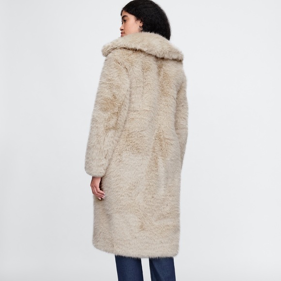 GAP Faux Fur Coat 🤍 - Picture 3 of 5